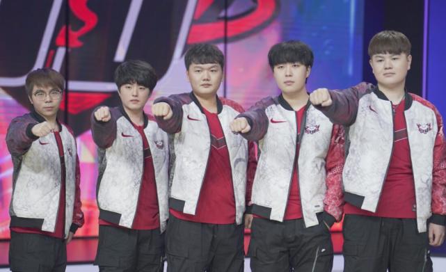 更是为他个 更是为他个